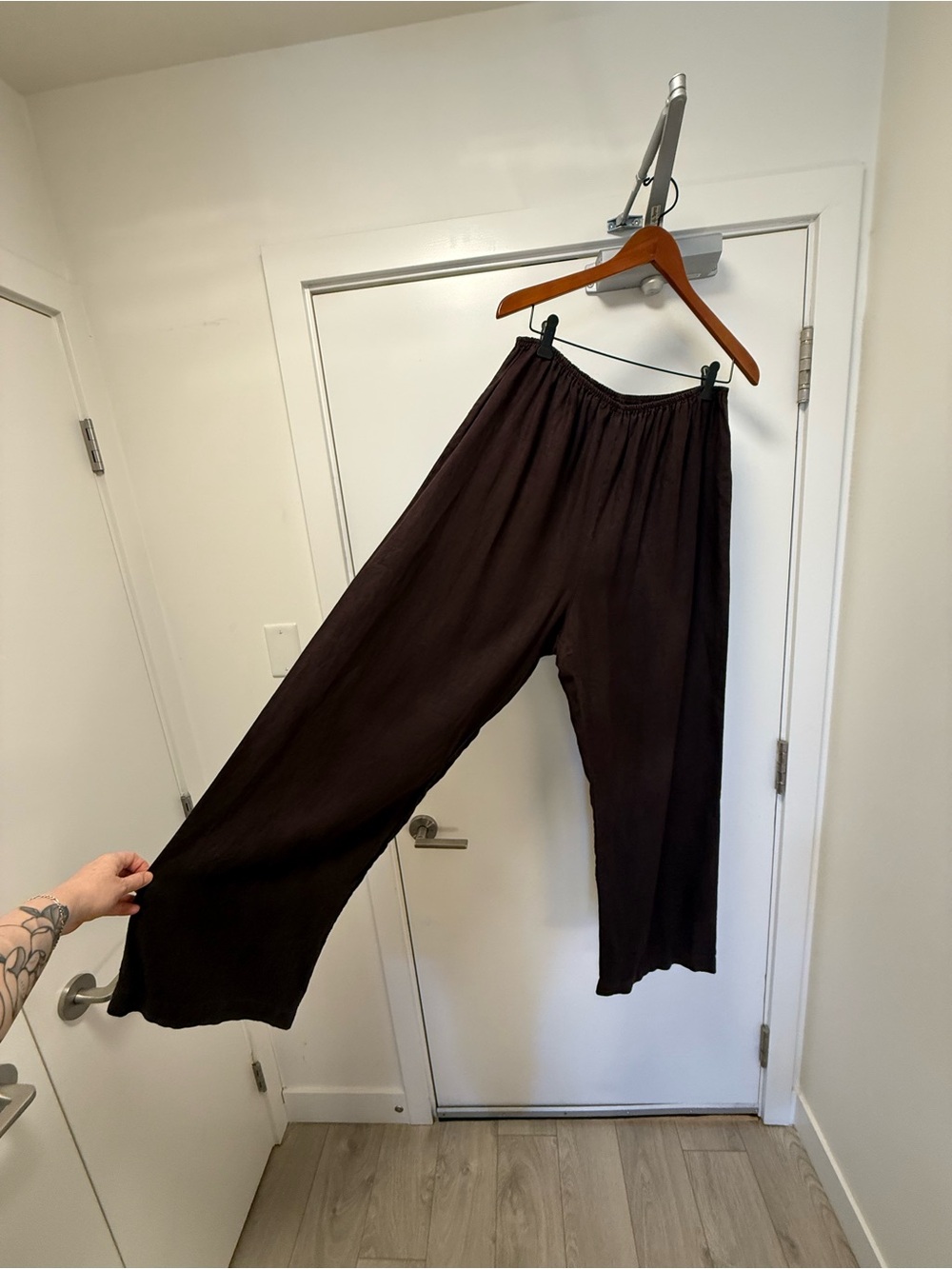 DONNI simple linen pant in Espresso - Picture 2 of 7